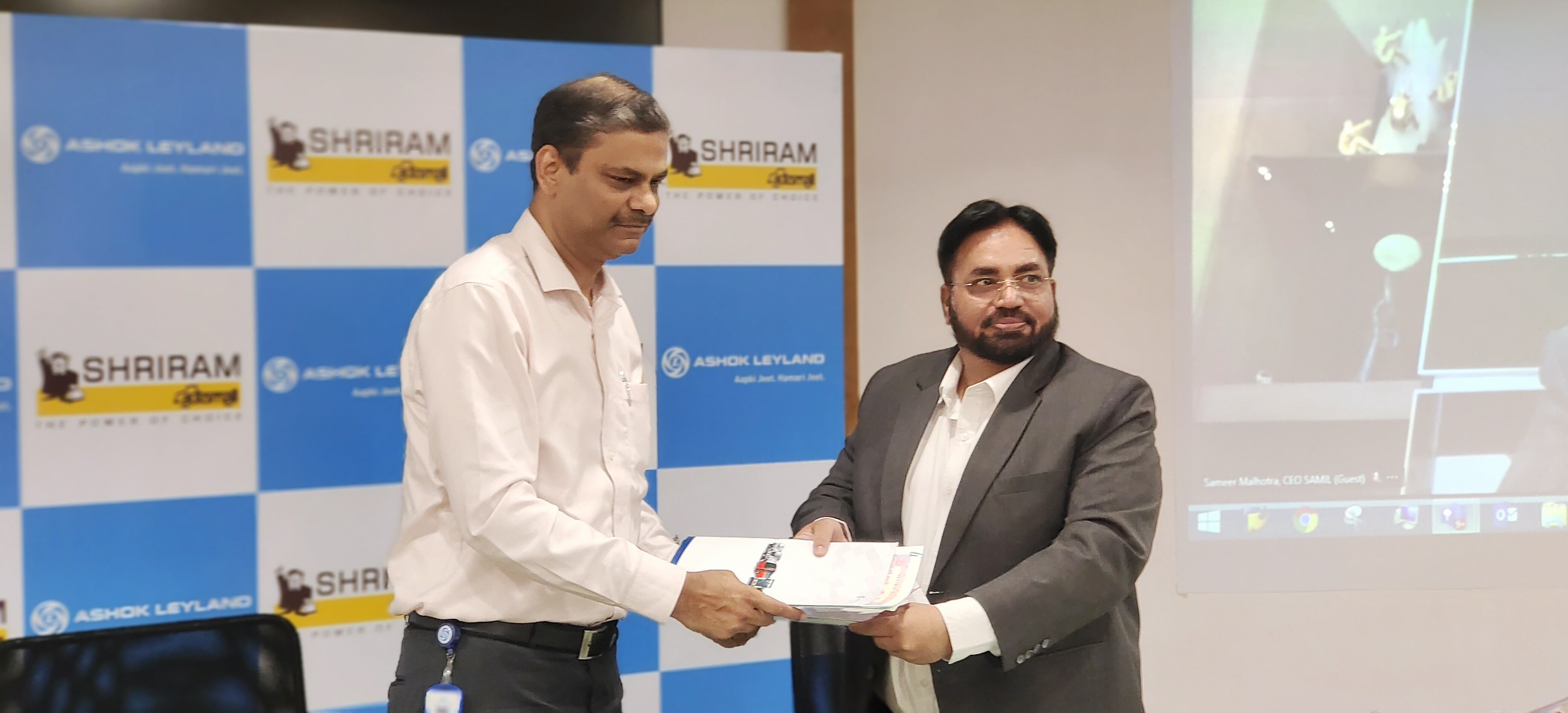 Ashok Leyland ties up with Shriram Auto Mall to enter the Used Commercial Vehicles Business